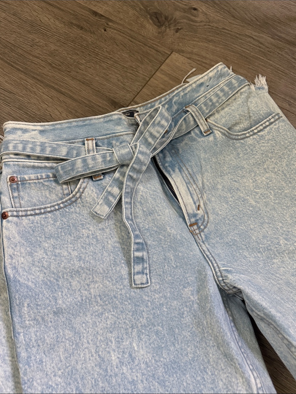 Abercrombie & Fitch Light Blue High-Rise Tie-Belt Jeans